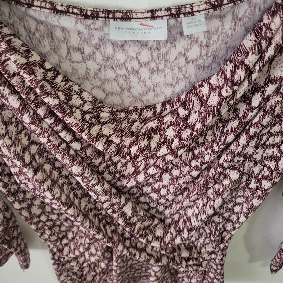 New york & Co white burgundy red stretchy ruched top size XS - Picture 3 of 5